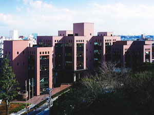 横浜市中央図書館