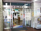 横浜市港北図書館の正面の門