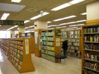 横浜市山内図書館の入口