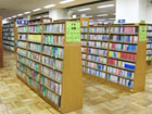 横浜市戸塚図書館の受付カウンター