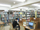 大阪府立中之島図書館の建物入口