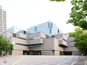 大阪府立中央図書館の外観
