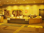 大阪府立中央図書館のエントランスホール