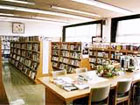 港区立赤坂図書館の入口