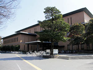 名古屋市鶴舞中央図書館の外観