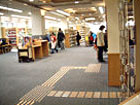 名古屋市熱田図書館の入口