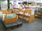 名古屋市西図書館の入口