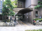 名古屋市南図書館の入り口前通路