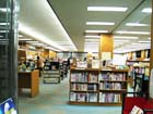 江東区立豊洲図書館の入口