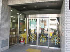 江東区立亀戸図書館の入口