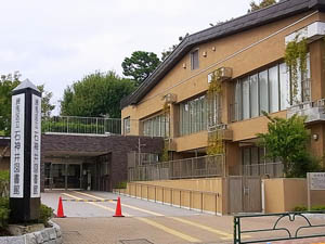 練馬区立石神井図書館の外観