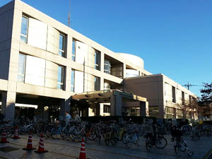 世田谷区立中央図書館の外観