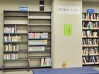 中央区立京橋図書館の貸出カウンターの様子