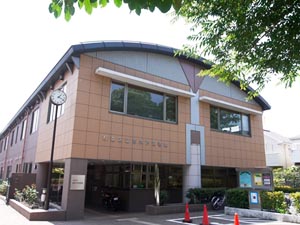 杉並区立高井戸図書館の外観