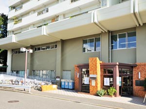 新宿区立戸山図書館の外観