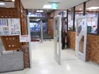 新宿区立戸山図書館の入口