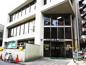 新宿区立鶴巻図書館の外観