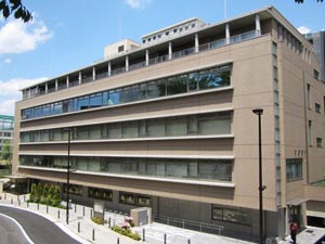 渋谷区立中央図書館の外観