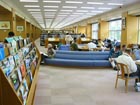 江戸川区立中央図書館の入口