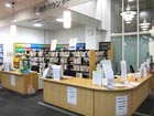 江戸川区立篠崎図書館の入口