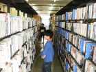 府中市立新町図書館の館内の様子