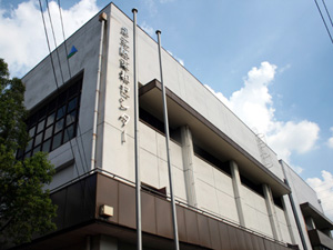 足立区立東和図書館の外観