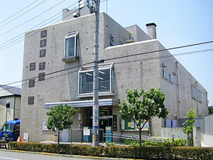 小金井市立図書館本館の外観
