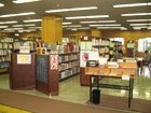 北海道立図書館の建物入口付近