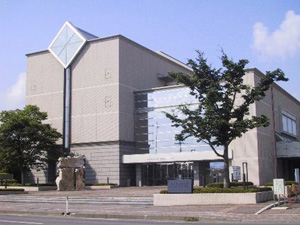 青森県立図書館の外観