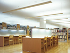 岩手県立図書館の建物入口