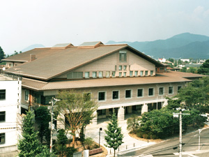 山形県立図書館の外観
