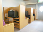 千葉県立東部図書館の受付カウンター