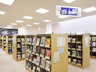 新潟県立図書館のロビー