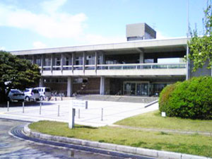 富山県立図書館の外観