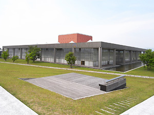 福井県立図書館の外観