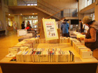 県立長野図書館の入口へ続く道