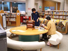 岐阜県立図書館の入口