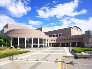 三重県立図書館の外観