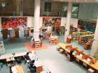 三重県立図書館のエントランスホール