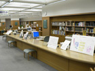 和歌山県立図書館の調査相談カウンター