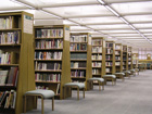 和歌山県立図書館の調査相談カウンター