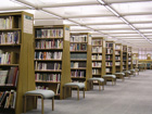 和歌山県立図書館の調査相談カウンター