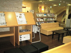 鹿児島県立奄美図書館の書架