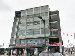 さいたま市立岩槻駅東口図書館の外観