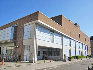 武蔵野市立中央図書館の外観