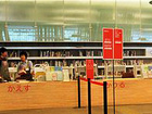 仙台市民図書館の広々としてきれいな館内