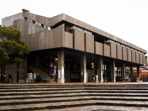 堺市立中央図書館の外観