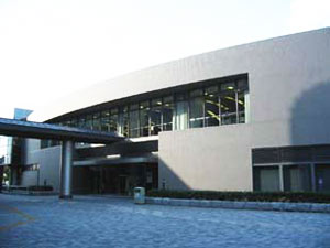 堺市立中図書館の外観