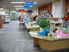 堺市立南図書館のカウンター付近