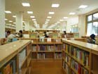 静岡市立中央図書館美和分館の館内の様子